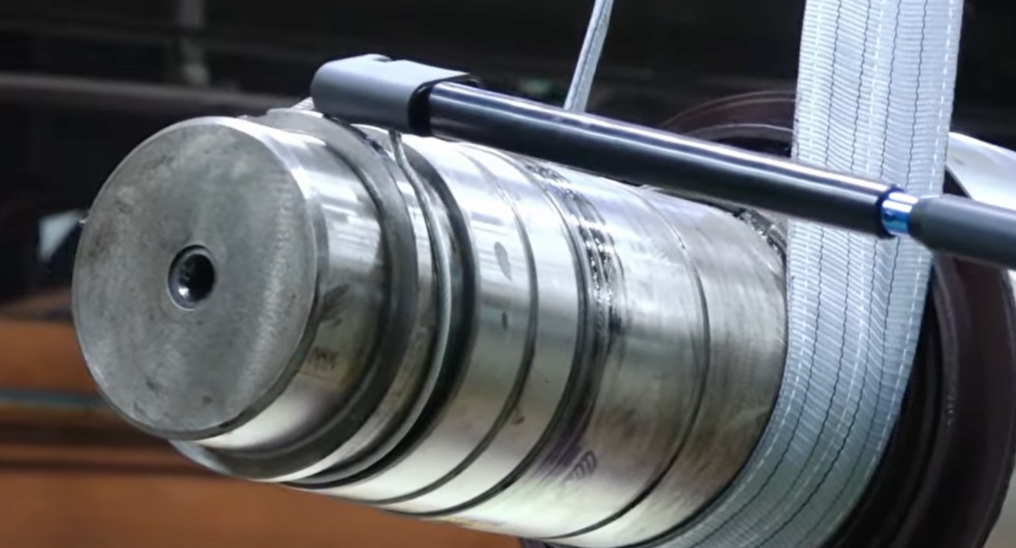 RiggerSafe contact interface guiding a cylindrical steel component